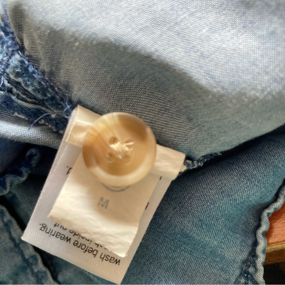 SO Chambray Denim Boyfriend Tshirt Long Sleeves Front Pockets Womens Medium - Picture 10 of 13